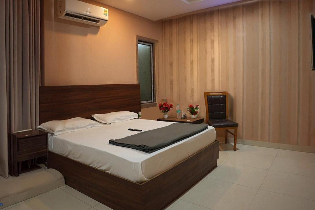 Hotel Neelam Bar & Restaurant