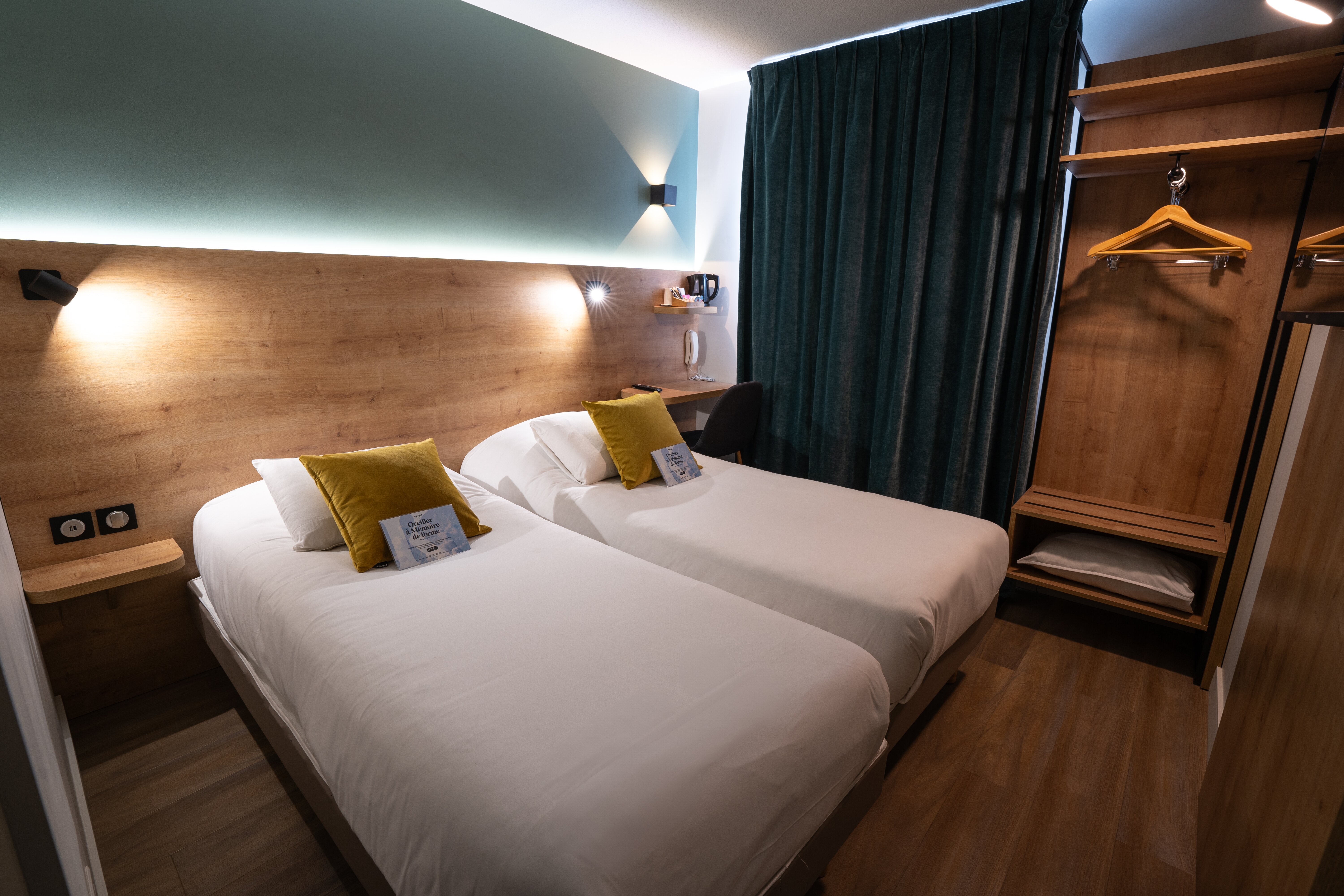 基里亚德蒙佩里尔苏德拉特酒店-客卧