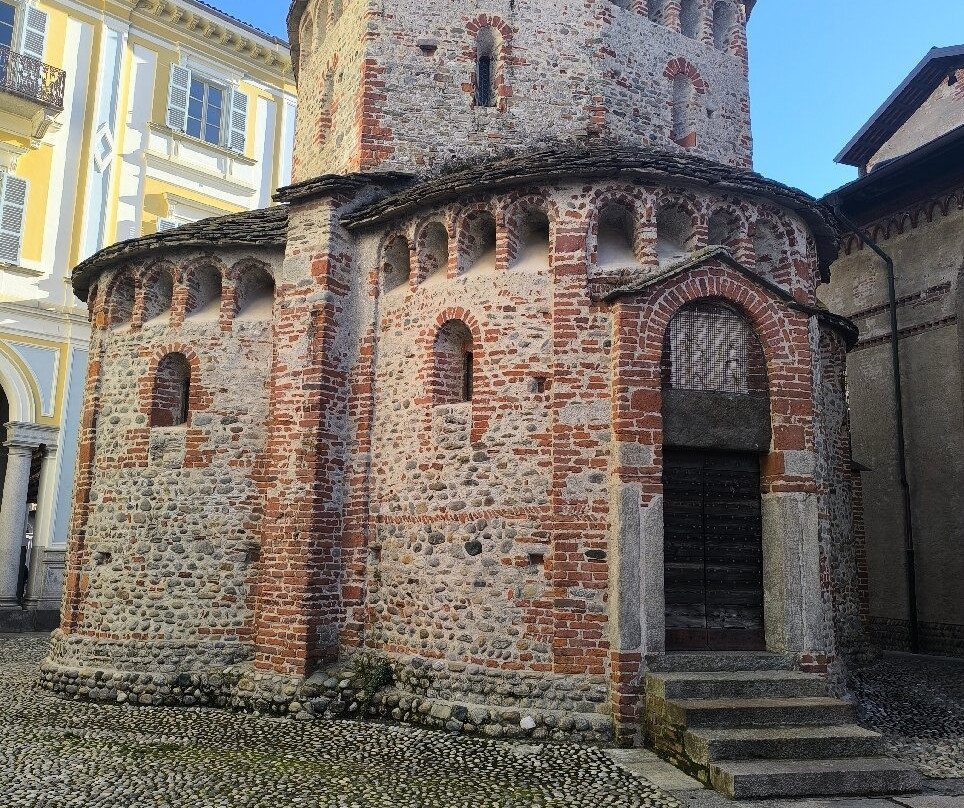 Battistero del Duomo-比耶拉必去景点