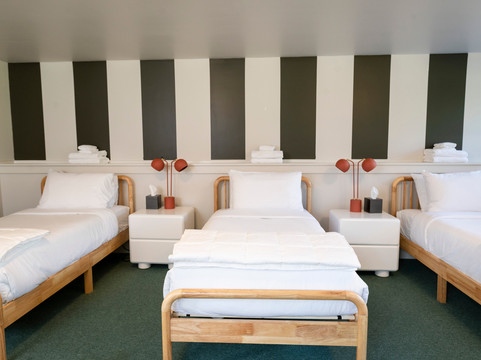 The ButtonBall Inn主图