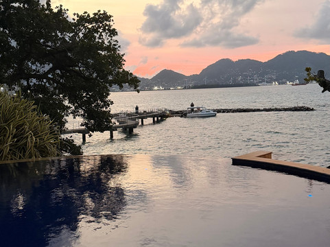 瑟夫岛度假村主图