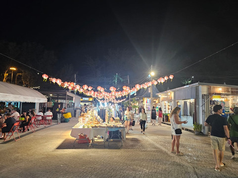 Ao Nang Landmark Night Market-奥南必去景点