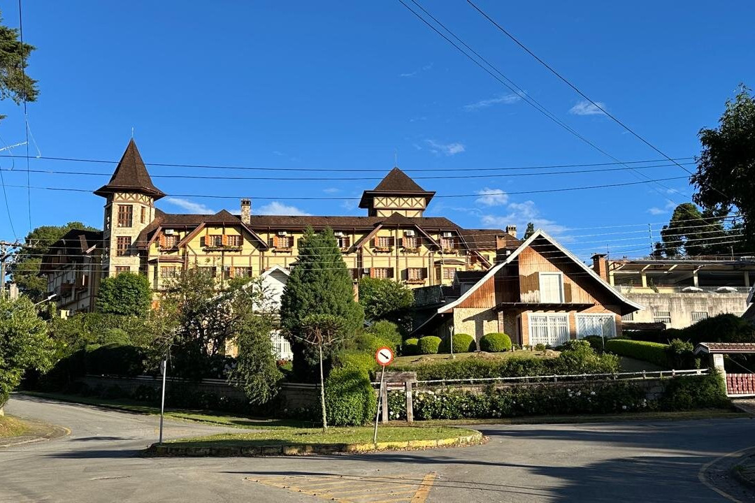 勒纳尔酒店主图