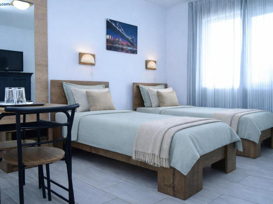 Hotel Road Rooms