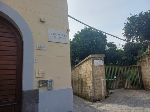 Trentaremi-那不勒斯必去景点