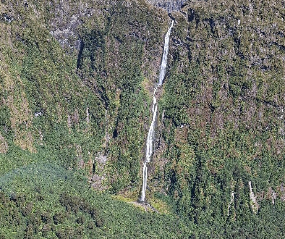 Fiordland Helicopters-蒂阿瑙必去景点