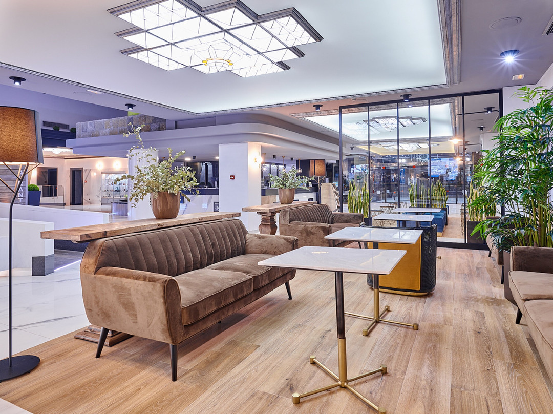 鲁纳德格拉纳达服务大酒店主图