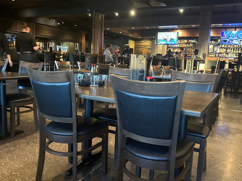 Manning's Steaks & Spirits