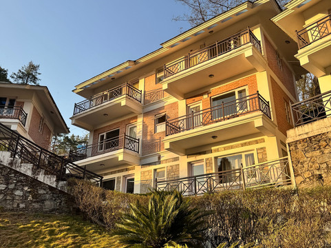 瑟琳尼度假村主图