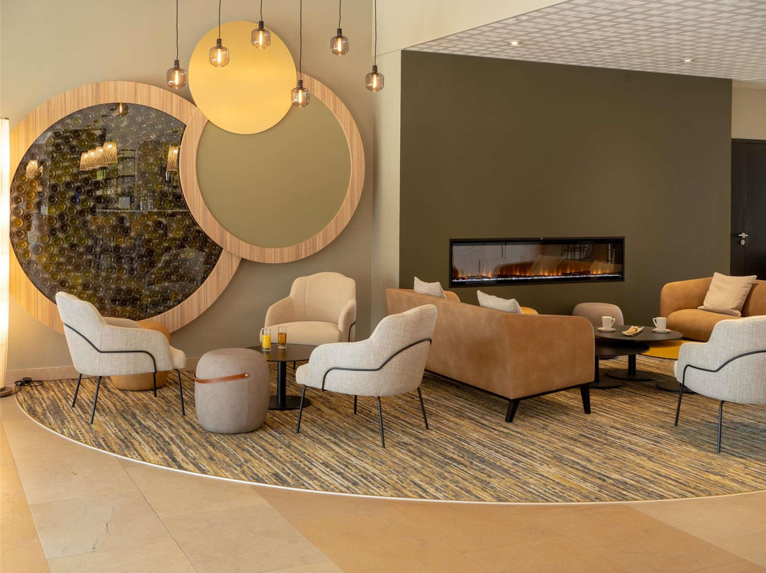 欧塞尔高速公路 du Soleil 美居酒店