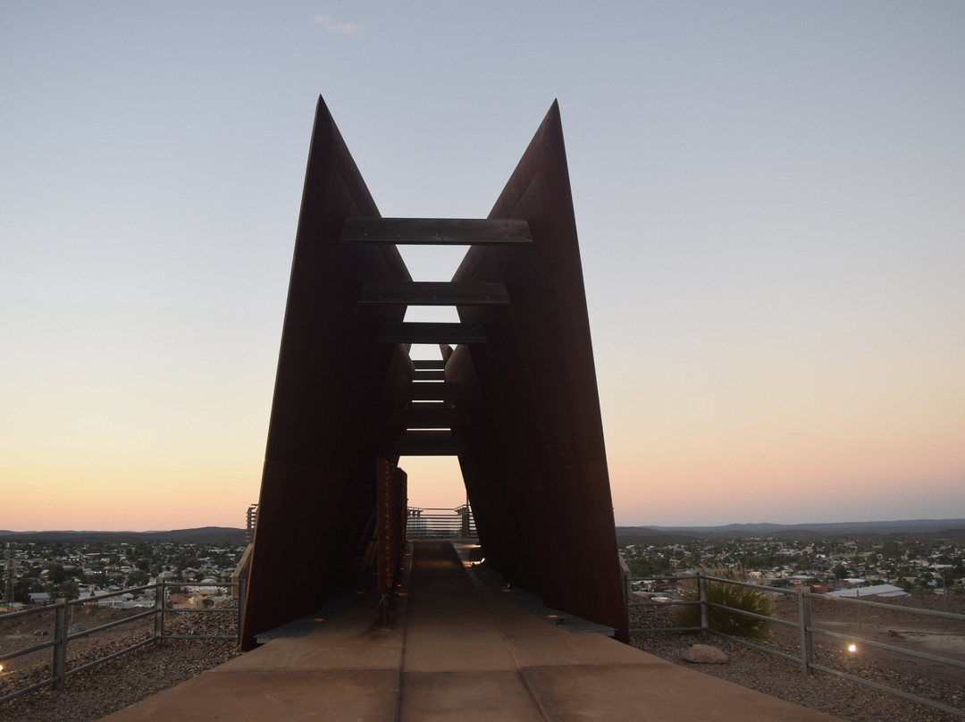 Line of Lode Miners Memorial-布罗肯希尔必去景点