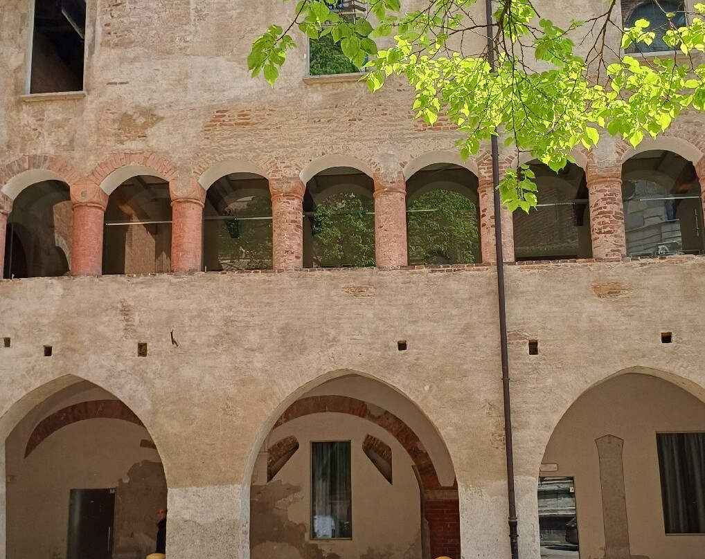 Palazzo Broletto-帕维亚必去景点