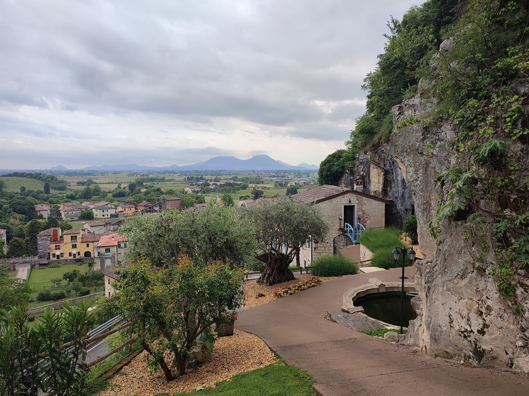 Chez Les Grotte