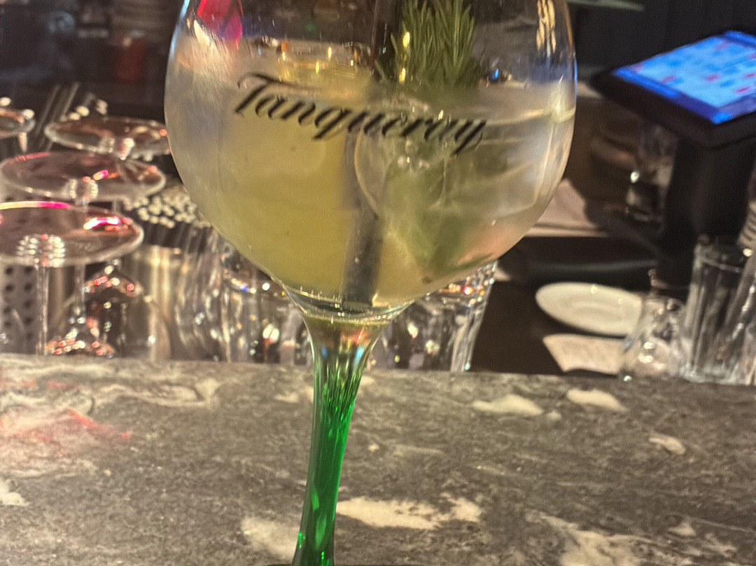湖畔恩特纳酒店主图