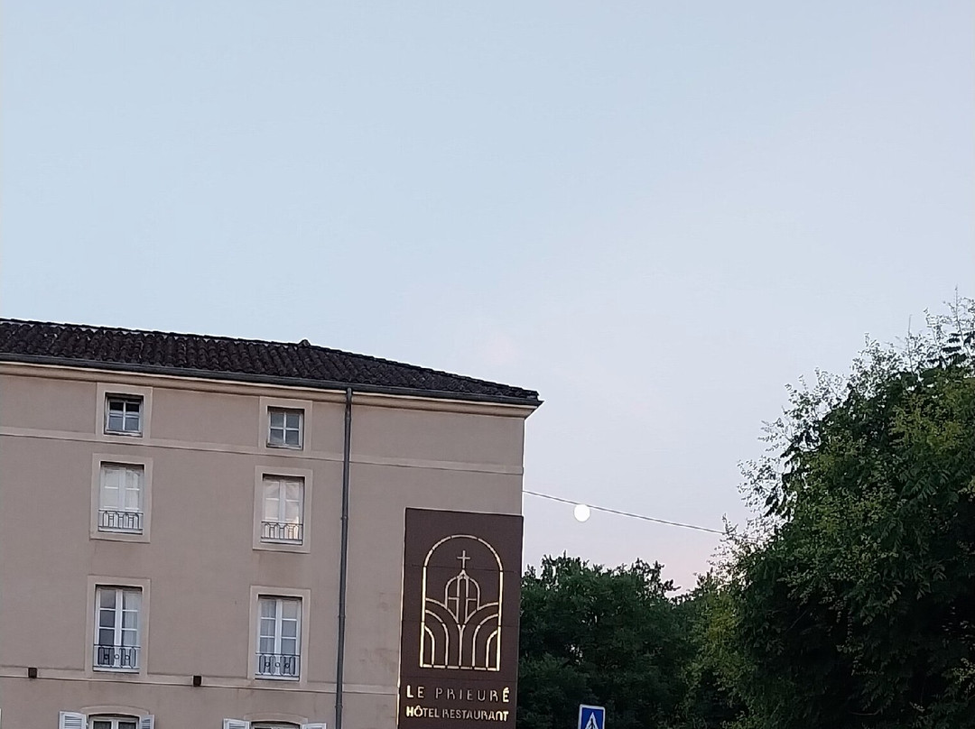 普里耶尔酒店主图
