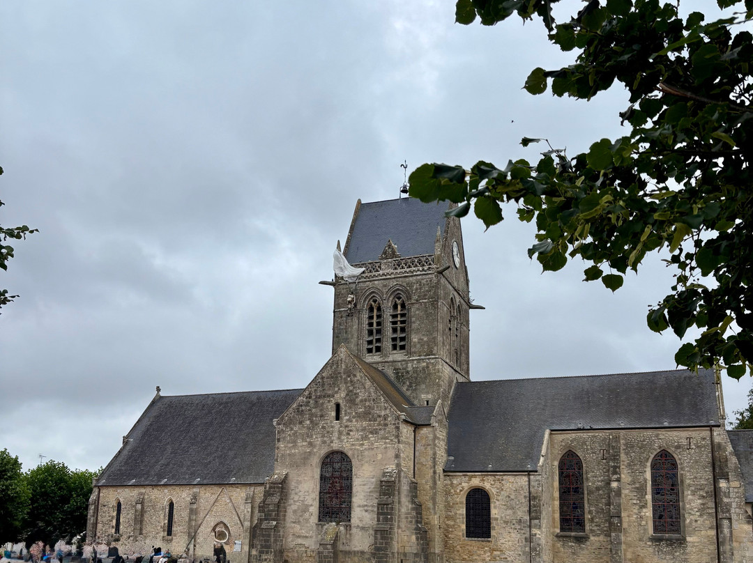 Sainte-Mere-Eglise Church-Sainte-Mere-Eglise必去景点