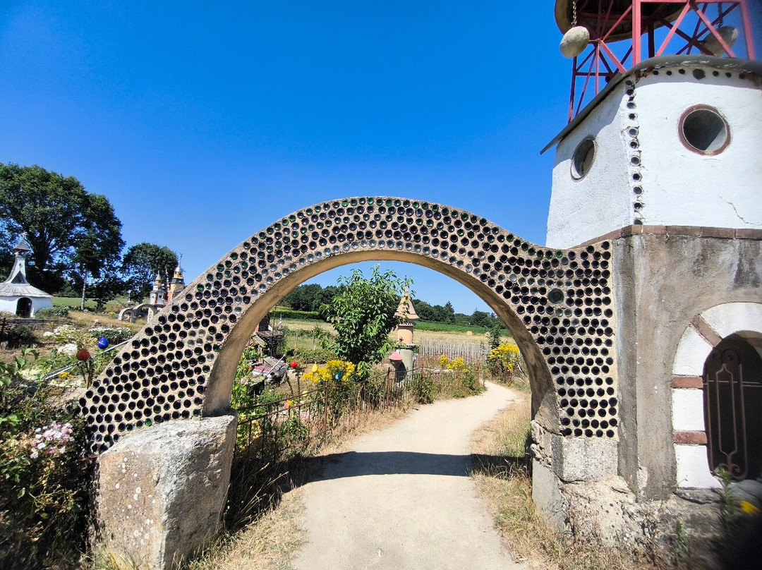 Univers du Poète Ferrailleur-Lizio必去景点
