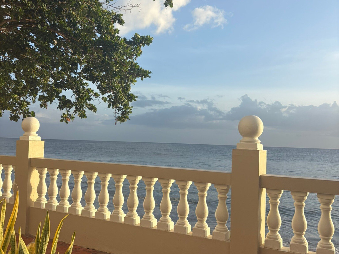 Tres Sirenas Beach Inn主图