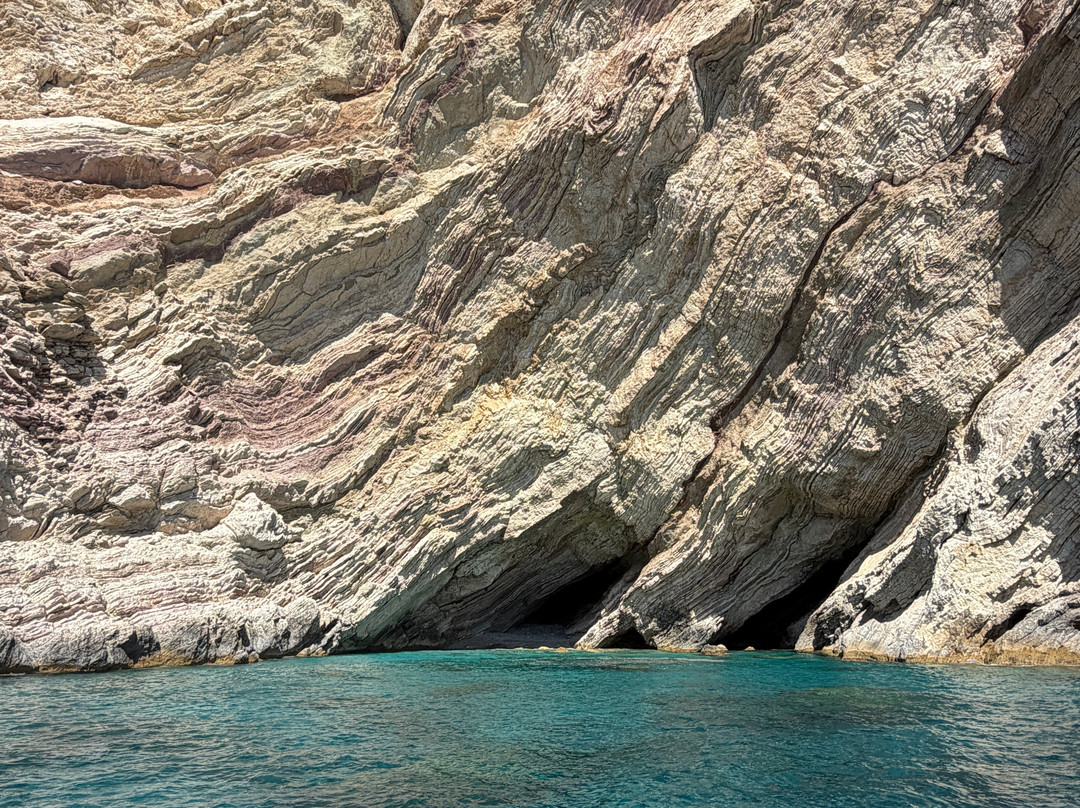 Alepousa Cave-Gavdos必去景点