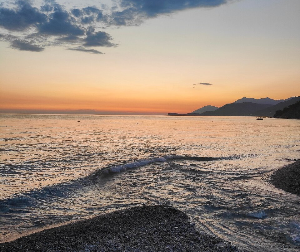 Buneci Beach-Piqeras必去景点