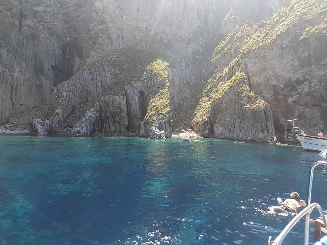 Beluga - Day Tours-Ponza Island必去景点