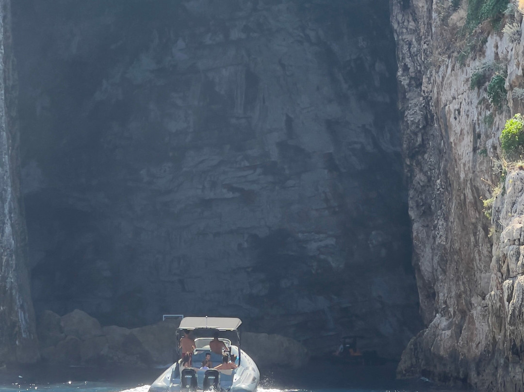 Boat Trip Vlore-夫罗勒必去景点