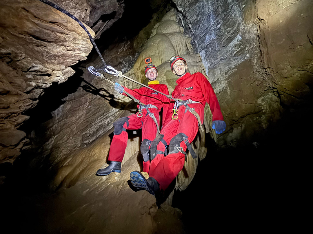 Horne Lake Caves Provincial Park-魁利克姆海滩必去景点