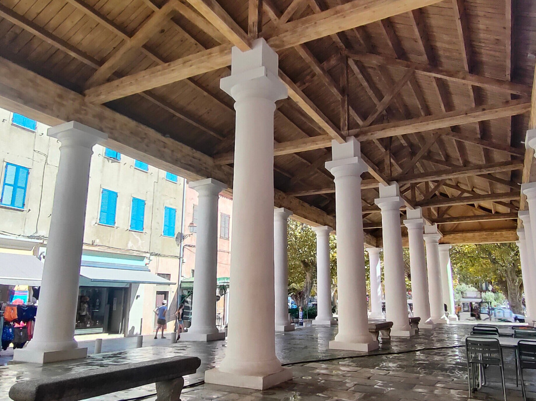 Marché Couvert-Ile Rousse必去景点