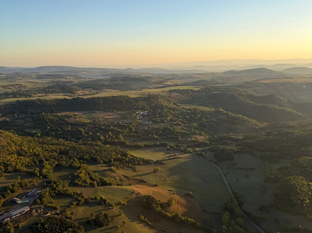 Auvergne Montgolfieres-Chambon-sur-Lac必去景点