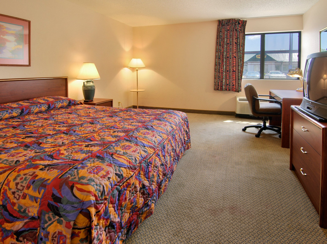 Travelodge by Wyndham Brooklyn Center