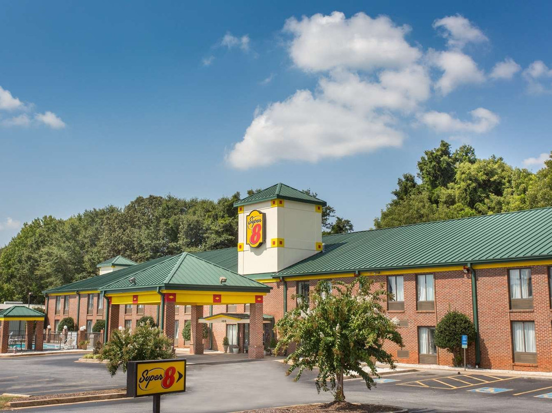 Super 8 by Wyndham Spartanburg/I-26 Exit 22
