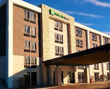 罗切斯特南拉金塔套房酒店