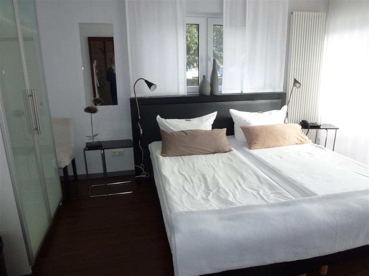 Zur Nacht bei Hoffmann-官方