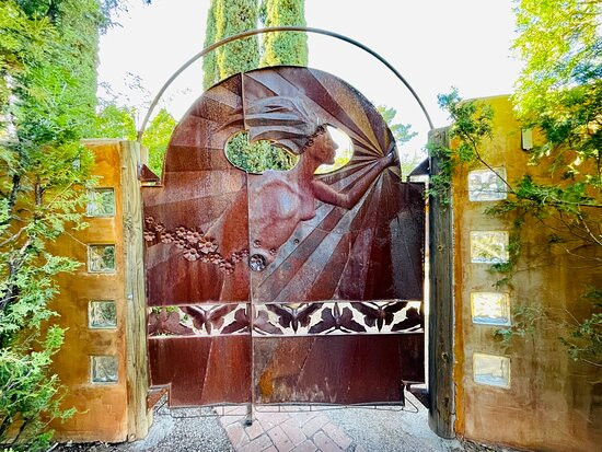 Mile High Ranch主图