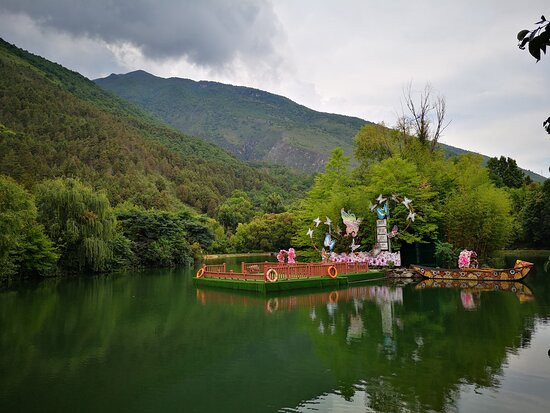 蝴蝶泉公园景点图片