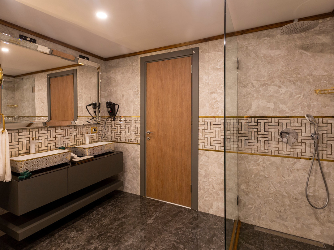 Cabir Deluxe Hotel主图