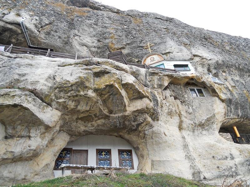 Zalisne旅游景点-Mangup Mountain Annunciation Monastery