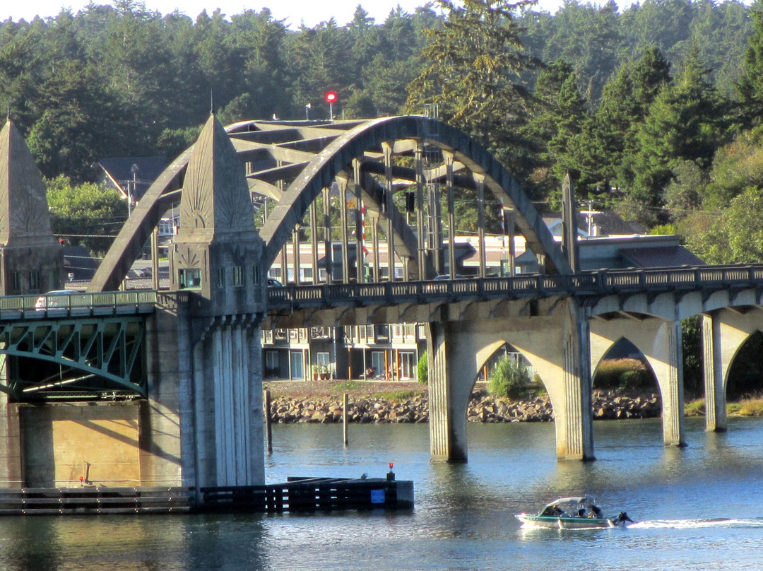 Siuslaw River Bridge景点图片