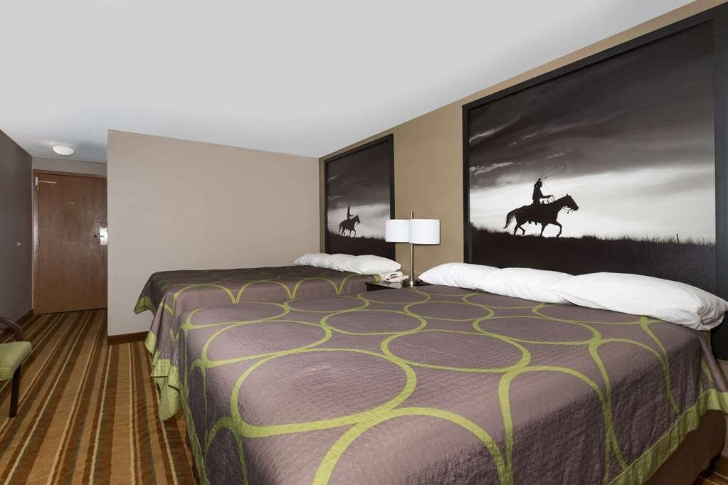 Super 8 by Wyndham Douglas主图