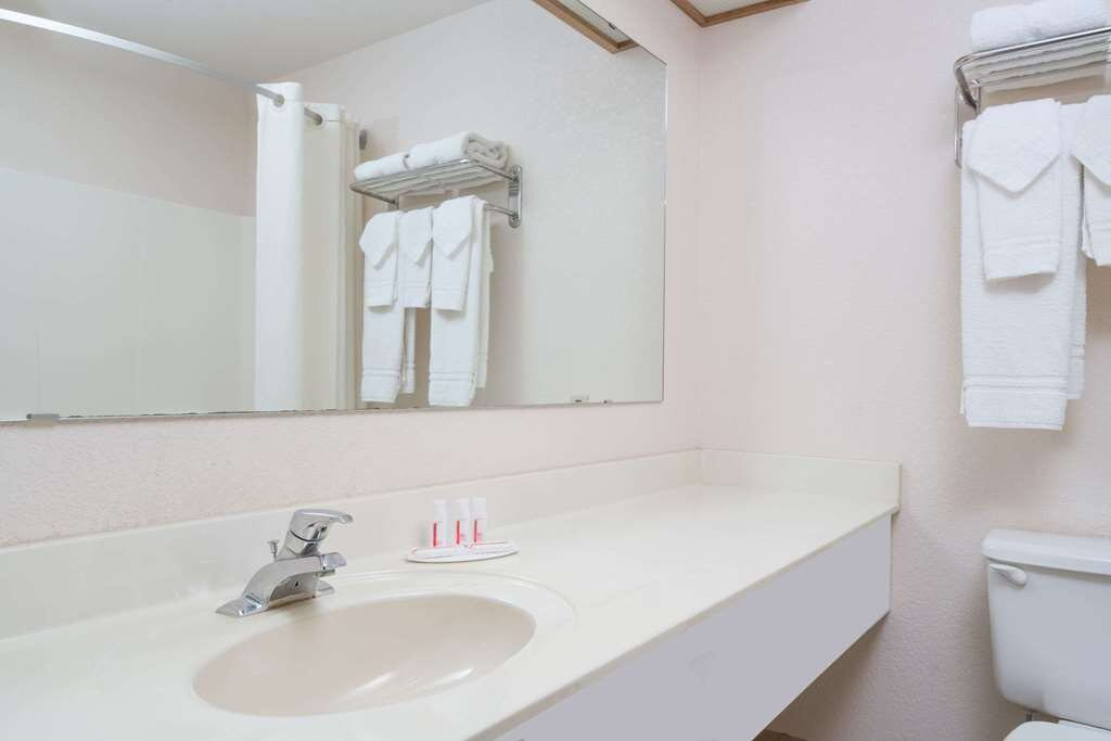 Super 8 by Wyndham Sheldon主图