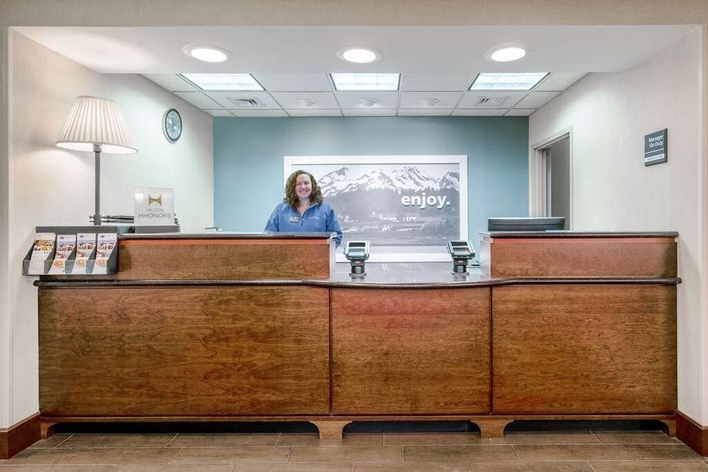 Hampton Inn Frostburg主图