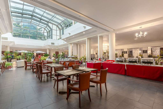 西方巴黎勒瓦卢瓦酒店主图