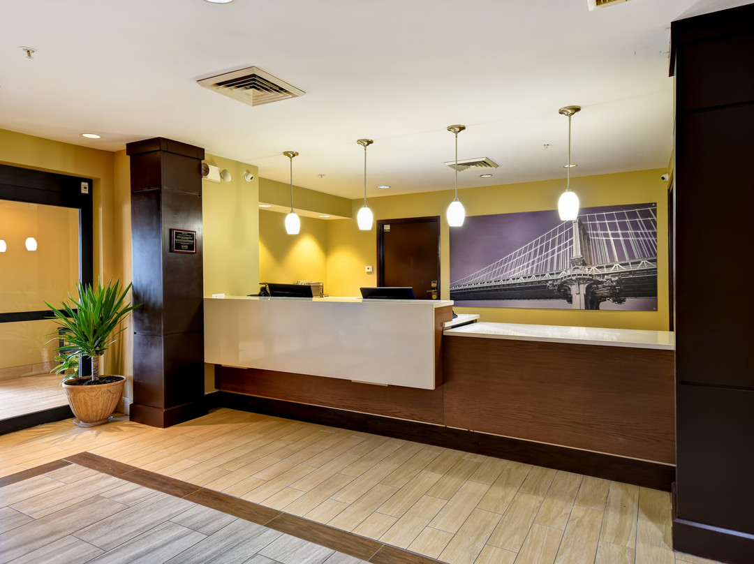 Staybridge Suites Grand Rapids - Airport by IHG主图