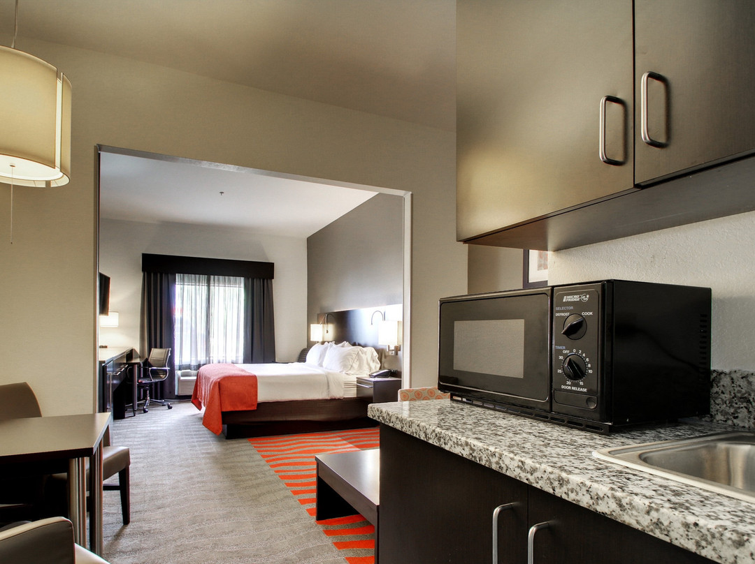 Holiday Inn Express & Suites Meridian I-20主图