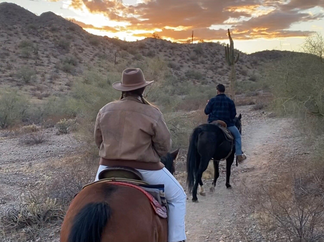 Corral West Horse Adventures-嘉年必去景点