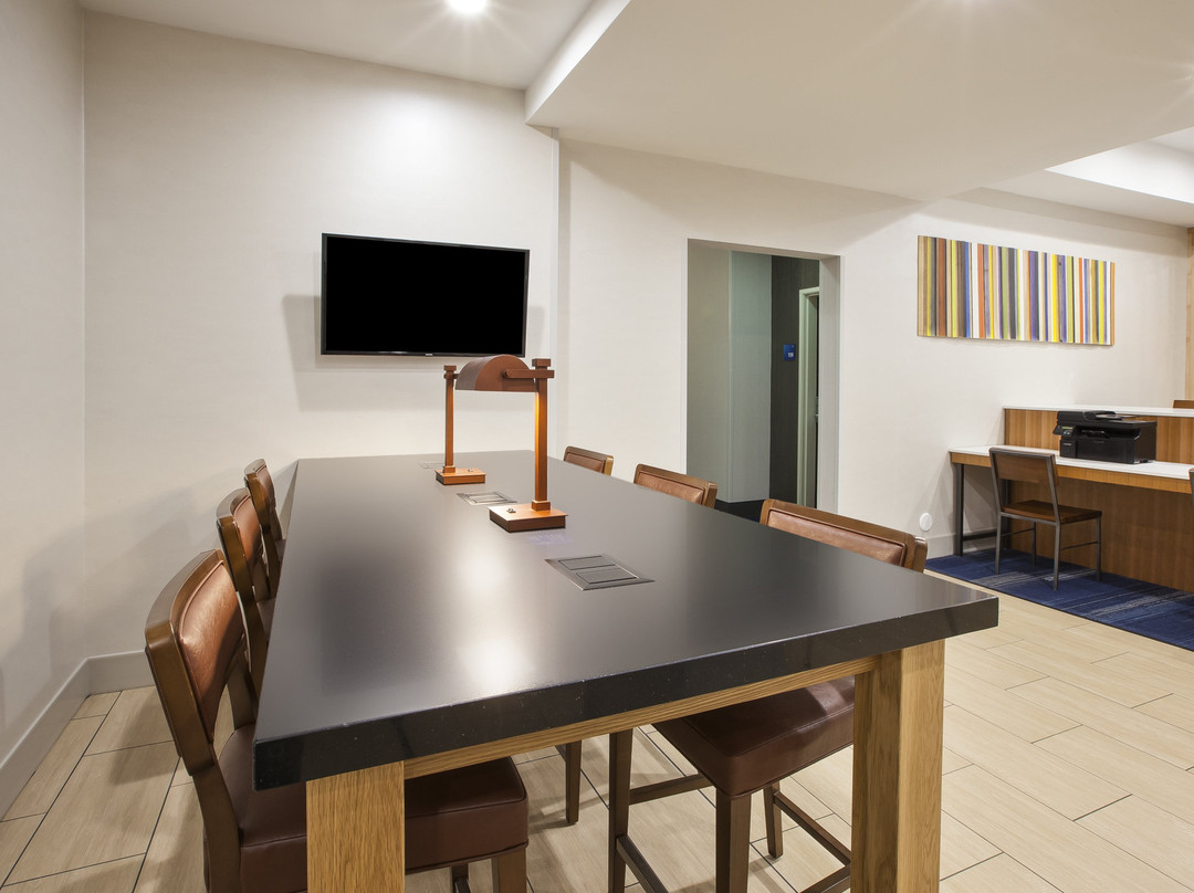 Holiday Inn Express & Suites Niles by IHG主图