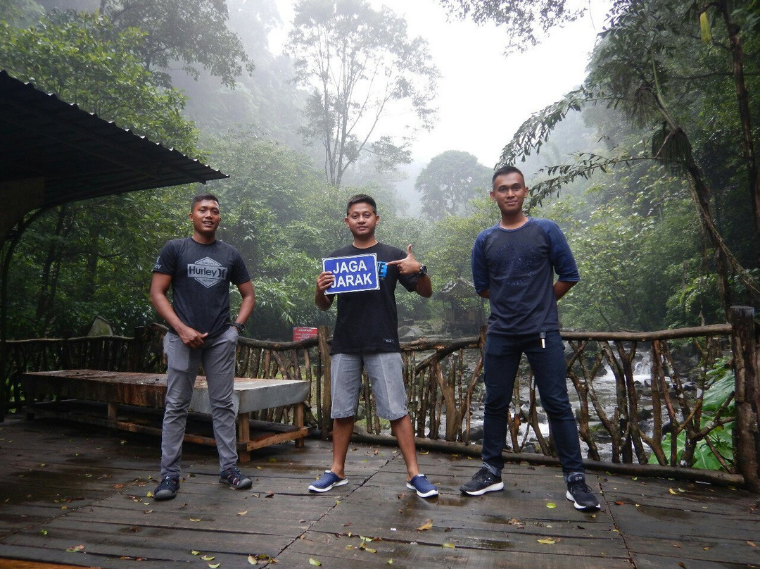 Dlundung Waterfall景点图片