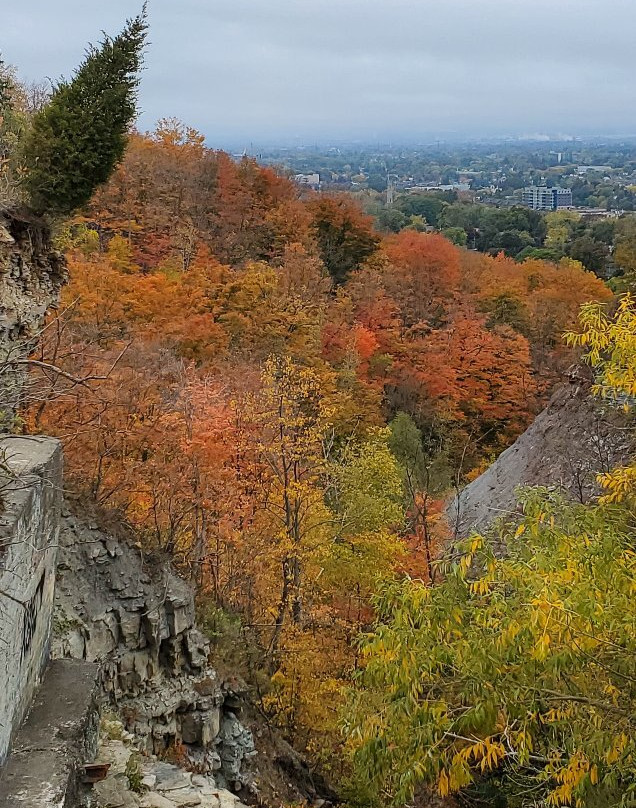 Devil's Punchbowl Conservation Area-Stoney Creek必去景点