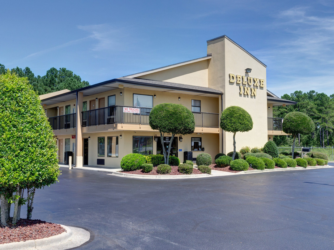 Deluxe Inn Fayetteville主图