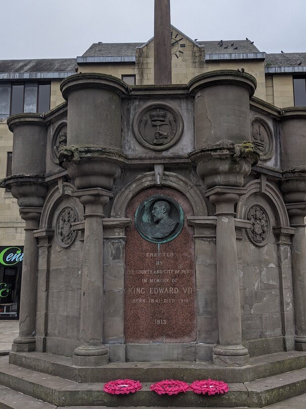 Mercat Cross and St John's Centre景点图片